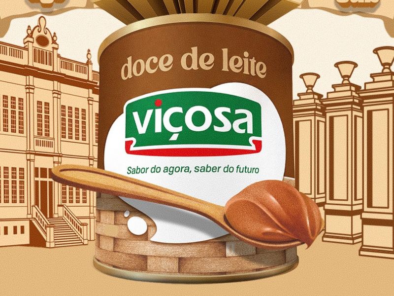 Imagem de uma lata de doce de leite Viçosa, com colher em frente a ela cheia de doce, e prédios da UFV nas laterais.  